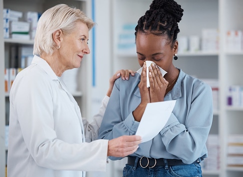 A woman consults an allergist for her bad allergies.